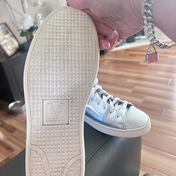 Louis Vuitton Snickers - Picture 8 of 8